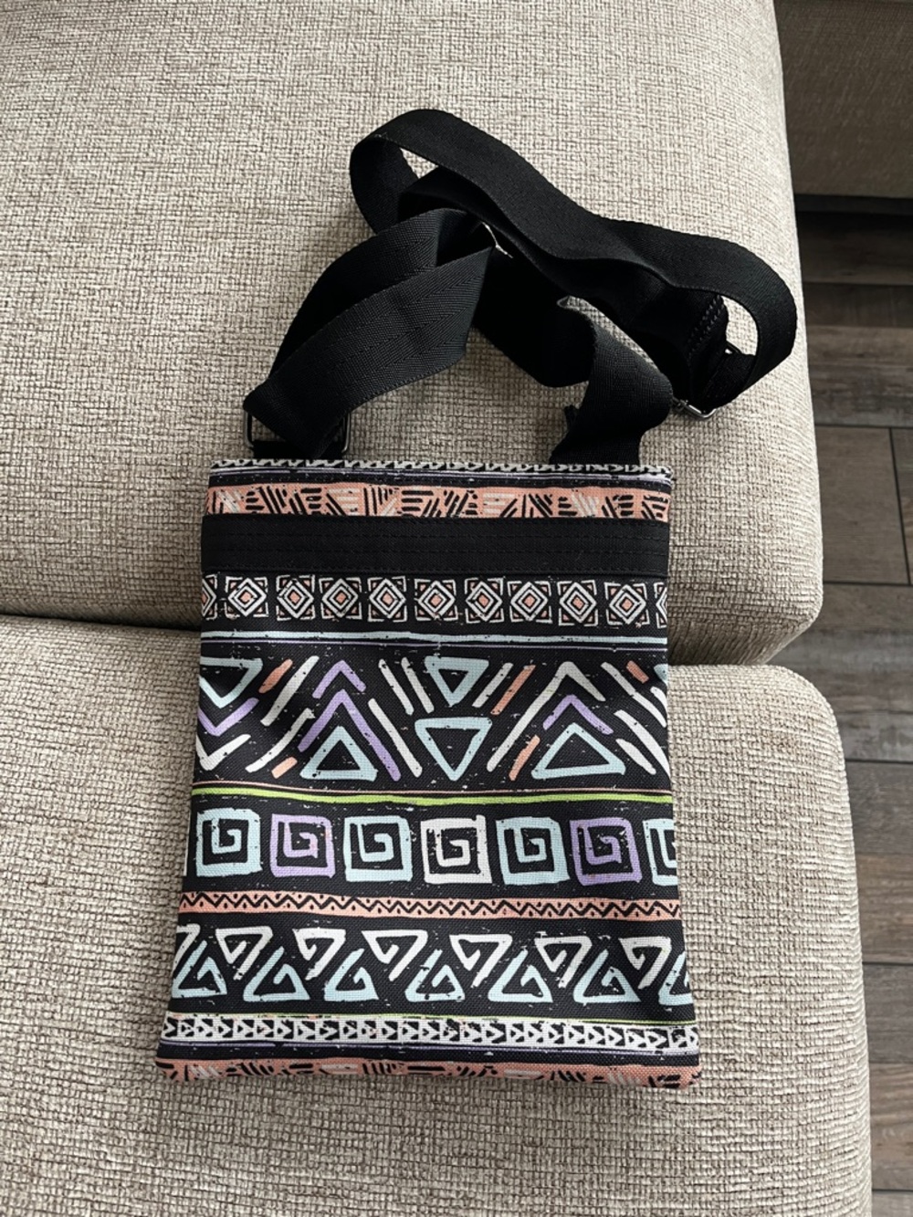 DAKINE Black Strap Crossbody with Pastel Geometric Print - Picture 2 of 3